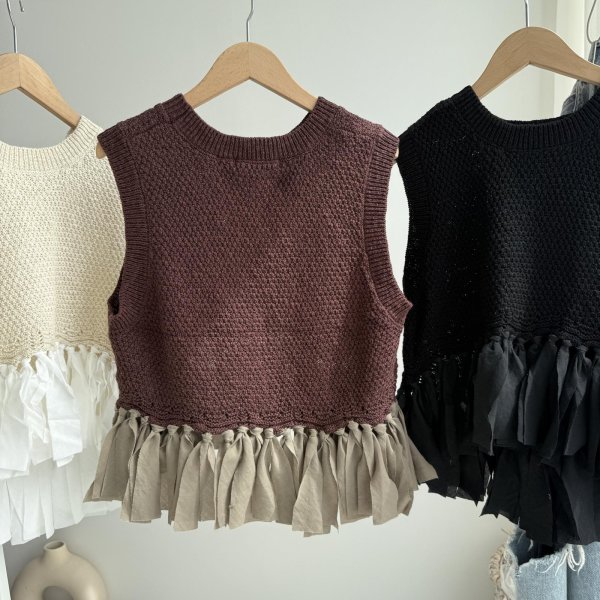 画像4: ●シンプルトップスやワンピにレイヤードもオススメ◎【5/10 LIVEご紹介アイテム】フリンジデザインニットベスト (4)