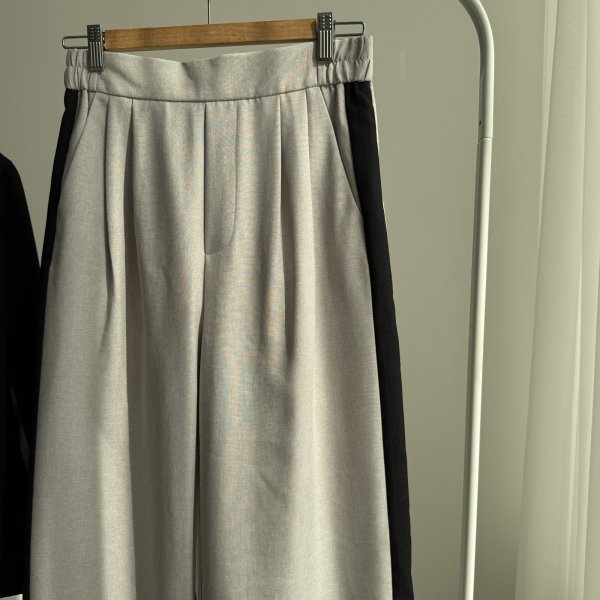 画像2: ●さらっとして履き心地◎【5/10 LIVEご紹介アイテム】サイドラインワイドパンツ (2)