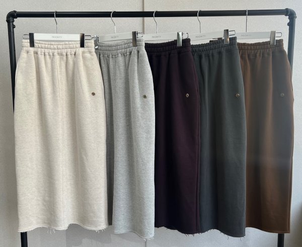画像1: ●あの！美シルエットスエットパンツシリーズのナロースカート裏起毛タイプ!!●期間限定●ご予約ポイント対象【6/20 LIVEご紹介アイテム】裏起毛美シルエット!!スエットナロースカート（セットアップ可能）＜予約/9-10＞ (1)
