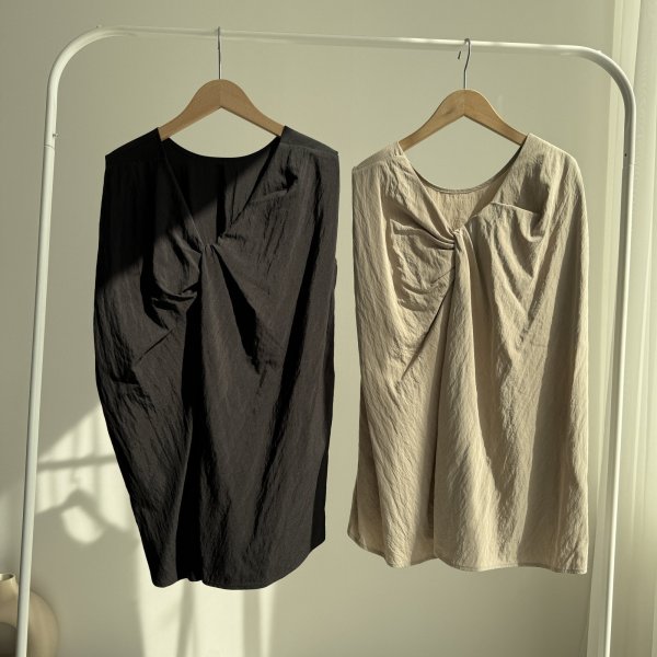 画像2: ●後姿が可愛い【6/24 LIVEご紹介アイテム】バックツイストトップス (2)