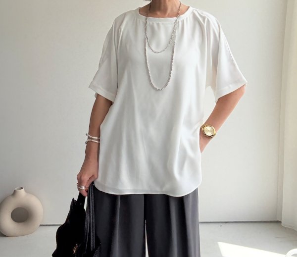 画像2: ●きれい目にもカジュアルにも使える【LIVEご紹介アイテム】＜LAMER別注＞オーバーデザインプルオーバー (2)