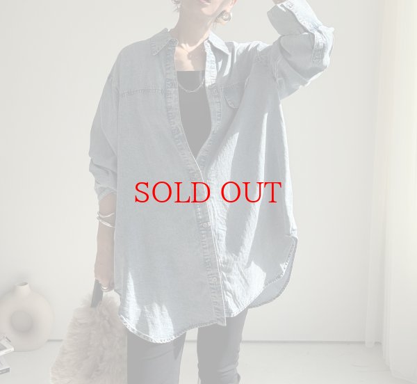 画像1: ●珍しいロング丈でレギンスやスキニー合わせにも◎【10/14 LIVEアイテム】テンセルデニムロングシャツ (1)