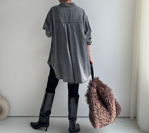 画像6: ●珍しいロング丈でレギンスやスキニー合わせにも◎【10/14 LIVEアイテム】テンセルデニムロングシャツ (6)