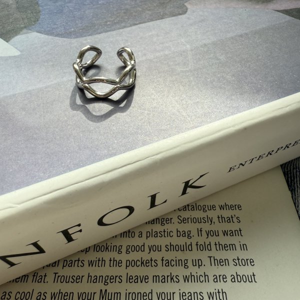 画像2: ●期間限定販売●ERIKA愛用アクセ●【11/18 LIVEご紹介アイテム】ウエーブシルバー925リング（メーカー確認後取り寄せ） (2)