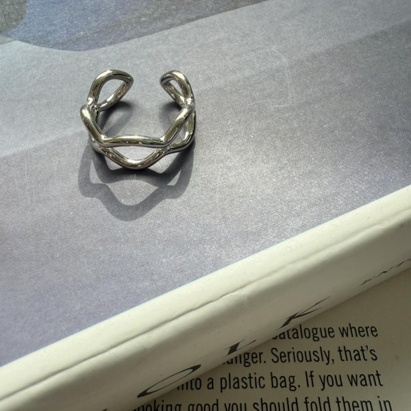 画像1: ●期間限定販売●ERIKA愛用アクセ●【11/18 LIVEご紹介アイテム】ウエーブシルバー925リング（メーカー確認後取り寄せ） (1)