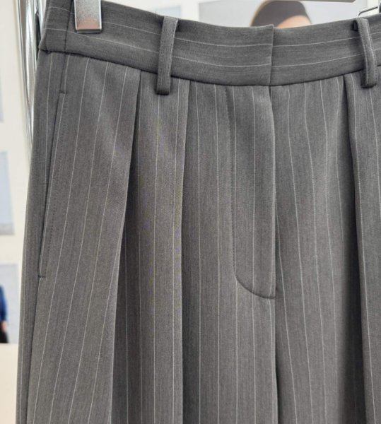 画像4: ●カジュアルにもきれい目にも◎【12/2 LIVEアイテム】裏起毛タックワイドパンツ (4)