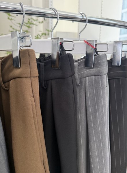 画像2: ●カジュアルにもきれい目にも◎【12/2 LIVEアイテム】裏起毛タックワイドパンツ (2)