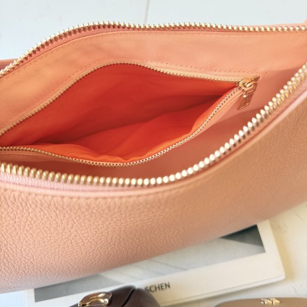 画像11: ●期間限定掲載●【完全受注生産】●ご予約10倍ポイント対象◎チャーム付本革ハンドバッグ（予約/5） (11)