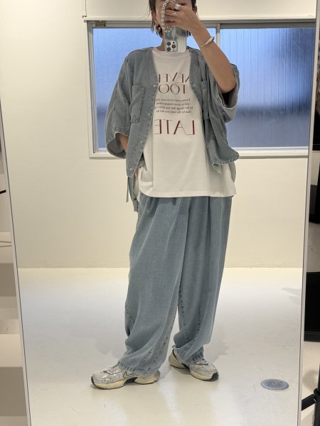 画像2: ●期間限定/ご予約10倍ポイント●【1/19 ayane】テンセルデニムタックバレルレッグパンツ（予約/4-5） (2)