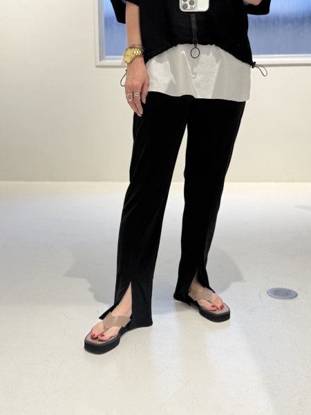 画像1: ●期間限定/ご予約10倍ポイント●【1/19 ayane】フライスセンタースリットレギンスパンツ（予約/4-5） (1)