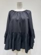 画像4: ●期間限定/ご予約10倍ポイント●【1/23 CYAN TOKYO】ギャザーフレアオーバーブラウス（予約/4-5） (4)