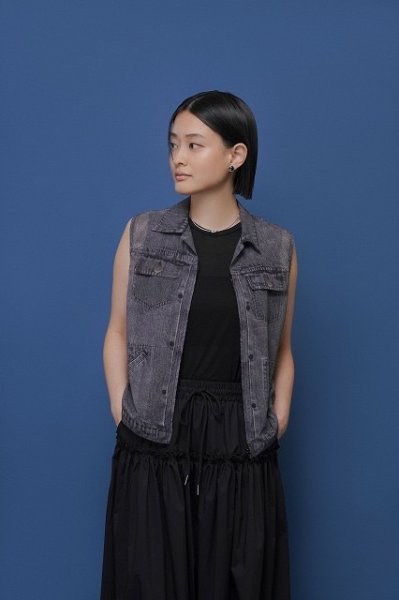 画像4: ●期間限定/ご予約10倍ポイント●【1/23 CYAN TOKYO】デニム転写シフォンベスト（予約/4-5） (4)