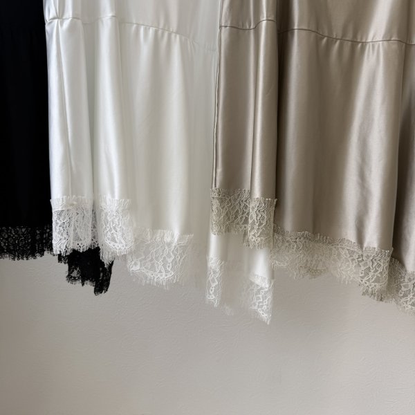 画像3: ●ご予約5 倍ポイント対象●【3/13 ayane LIVEアイテム】●裾レースアシンメトリーフレアタンク（予約/6月） (3)