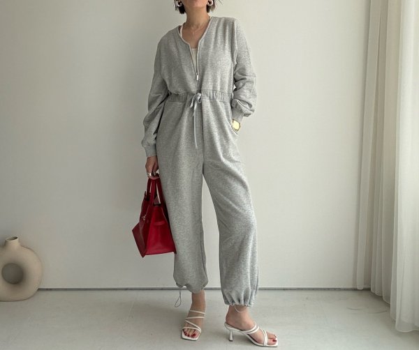 画像2: ●メーカー在庫限り【3/16 LIVEアイテム】●Vネックジップスエットジャンプスーツ（メーカー確認後確保） (2)