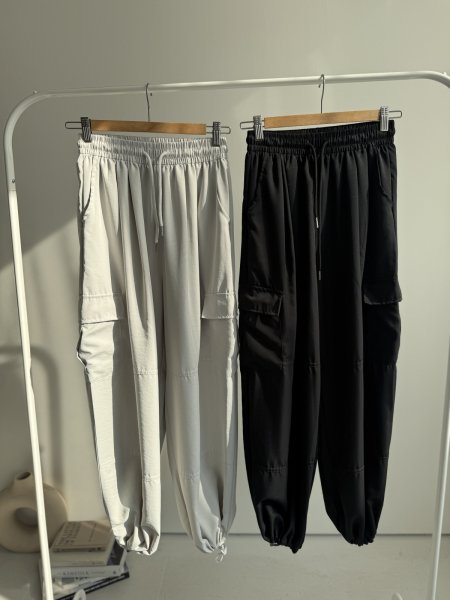 画像1: ●メーカー在庫限りで終売●【3/28 LIVEアイテム】裾絞りOK◎さらさらカーゴパンツ（メーカー確認後確保） (1)