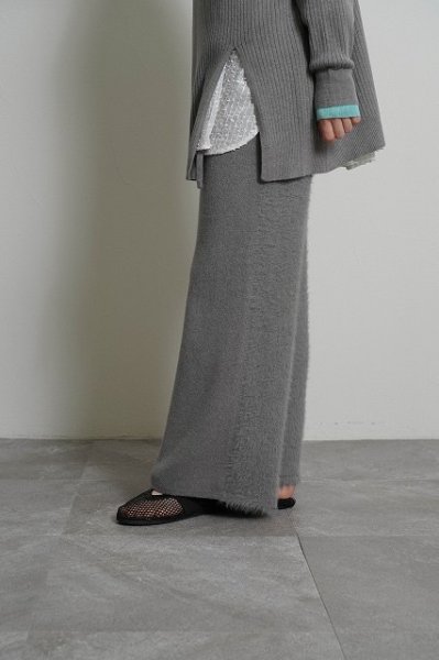 画像3: ●期間限定●ご予約10倍ポイント●【4/18LIVEアイテム】CYAN TOKYO ●アシメスリットレイヤーリブニット（予約/9-10月） (3)