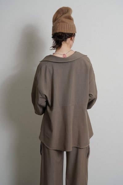 画像2: ●期間限定●ご予約10倍ポイント●【4/18LIVEアイテム】CYAN TOKYO ●バックフレアスキッパープルオーバー（予約/8-9月） (2)