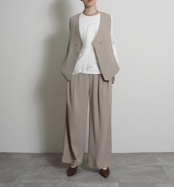 画像2: ●期間限定●ご予約10倍ポイント●【4/18LIVEアイテム】CYAN TOKYO ●アームプリーツジョーゼットベスト（予約/8-9月） (2)