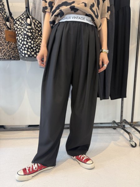 画像2: ●期間限定●ご予約10倍ポイント●【Margaux Vintage】●ロゴウエストタックパンツ（予約/7-8月） (2)