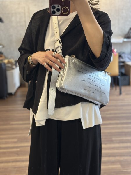画像4: ●受注生産/フリー入荷ありません●ご予約10倍ポイント【6/22ご紹介アイテム】本革メッセージデザインクロスボディ（予約/10月） (4)
